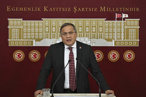 İşte CHP’de sözde değişimin kanıtı! Fondaş Fatih Portakal ifşaladı: Yeni yönetim kendi derebeyliklerini kuruyor