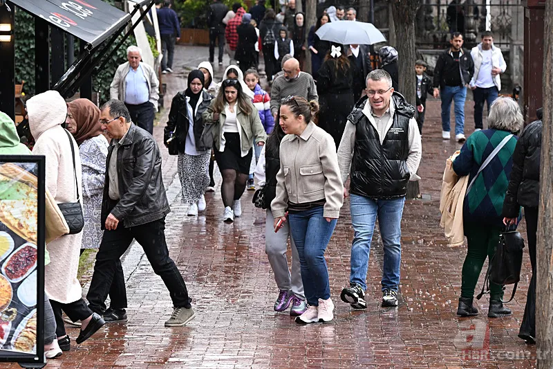 Meteoroloji alarm verdi: Dışarı çıkacaklar dikkat! Sağanak, gök gürültüsü ve fırtına uyarısı! İstanbul, İzmir, Antalya... 2