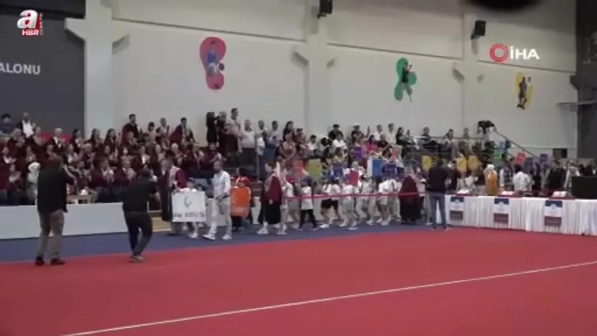 63 yaşında üniversite mezunu oldu