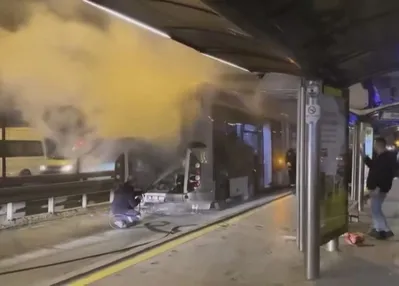 Edirnekapı’da metrobüste yangın paniği