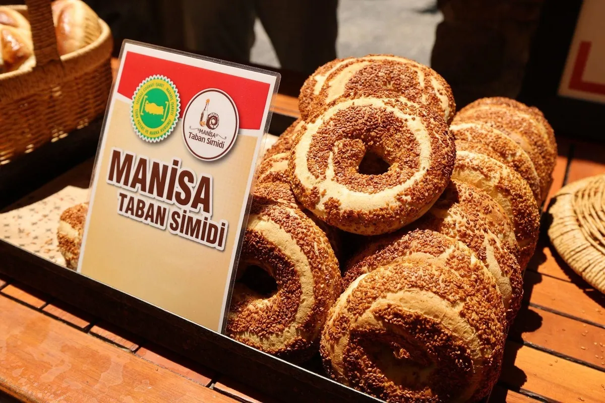 manisada-festival-coskusu-mutfakta-tam-34-lezzet-noktasi-kuruldu-1780831516939.jpeg Festival, Manisa'nın gastronomi kültürünün daha geniş kitlelere ulaşmasını sağladı. (Fotoğraf: A Haber)