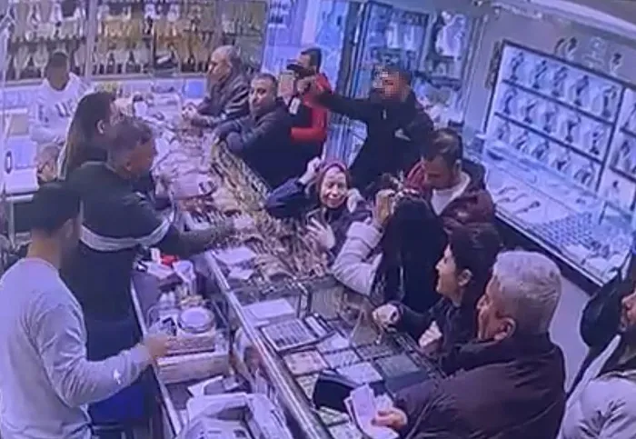 sanal-kumar-soyguna-surukledi-1769678837108.jpeg Kuyumcu soygununun nedeni sanal kumar çıktı!