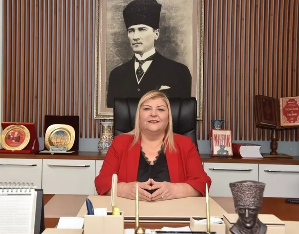 CHP’li Ceyhan Belediyesi suyunu çıkardı! Koltuk işleri genel müdürlüğü | Bir adam 22 koltuk