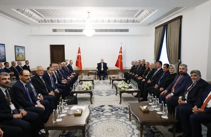 baskan-erdogan-irak-turkmen-toplumu-temsilcilerini-kabul-etti-1713804380020.jpeg Başkan Erdoğan'dan Irak'ta peş peşe kabul! Irak Türkmen Toplumu ve Irak Sünni toplumu temsilcilerini kabul etti - 1