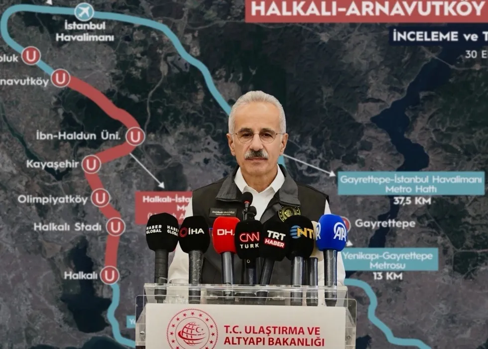 istanbula-yeni-metro-mujdesi-ring-hatti-tamamlanip-30-dakikaya-dusecek-1779007316060.jpeg Bakan Uraloğlu, çalışmalarla ilgili bilgi verdi.