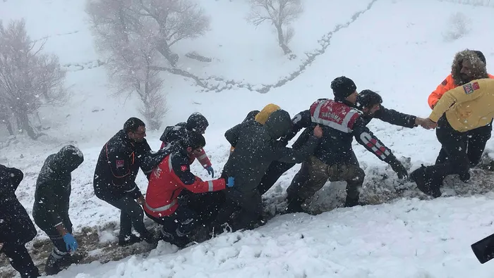 Muş'ta yolcu otobüsü devrildi: 6 ölü, 29 yaralı - 1