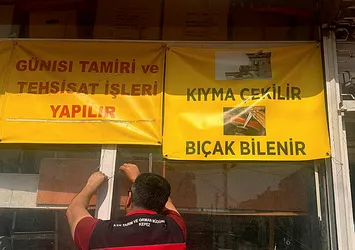 Antalya'da şaşkına çeviren afiş: Nalburda kıyma çekilir