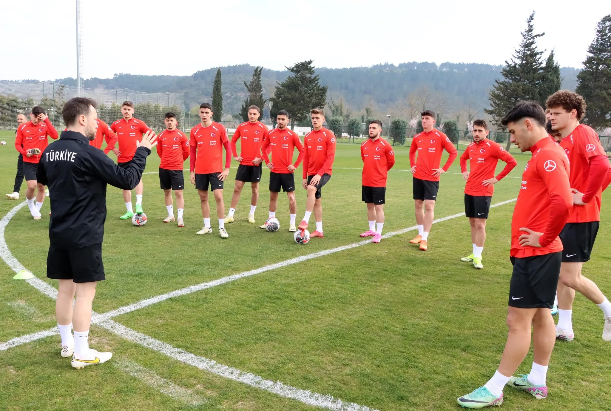 Ümit Milli Futbol Takımı günü çift antrenmanla tamamladı