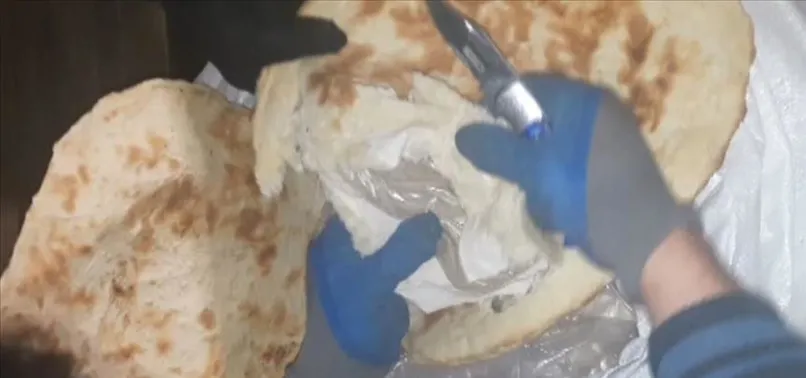 'Ekmek arası eroin' polisin gözünden kaçmadı