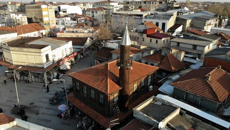 Tarihi çarşı içerisindeki 270 yıllık cami! 2 buçuk asırlık eser orijinalliğini koruyor - 1