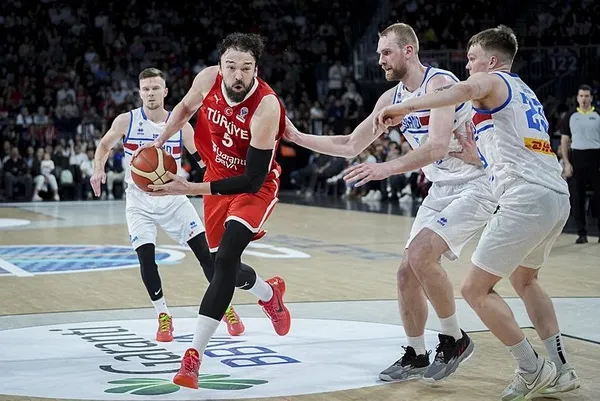 12 Dev Adam İzlanda’yı devirdi | Başkan Erdoğan maçı televizyondan takip etti