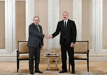 Abu Dabi'de barış zirvesi! Paşinyan ve Aliyev görüşmesi sona erdi: Yapıcı atmosfer!