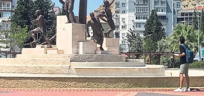 CHP’li Soyer heykel belediyeciliğinde çığır açtı! Heykelmatik görev başında