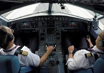 İtalya'da akıllara durgunluk veren olay! Yolcu uçağının pilotu uyuyakalınca alarm verildi