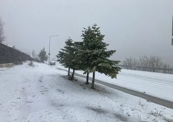 Uludağ'da kar etkili oluyor! Kar kalınlığı 10 santimetreyi geçti