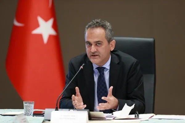 Son dakika: Yüz yüze eğitim zorunlu mu? Milli Eğitim Bakanı Mahmut Özer açıkladı