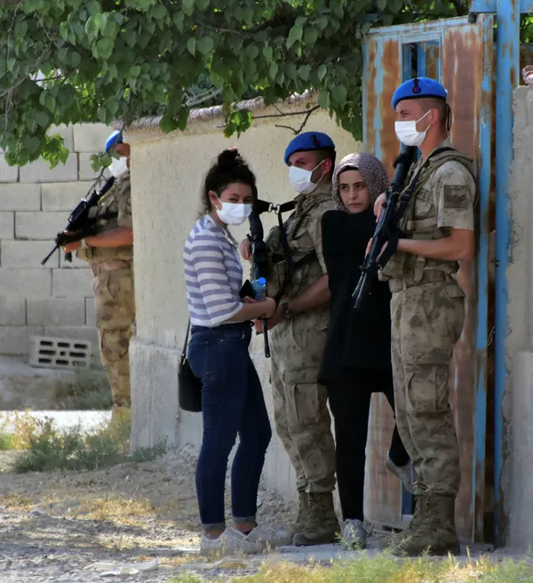 buyuksen-cifti-cinayetinde-yeni-gelisme-2-kisi-adliyeye-sevk-edildi-1626468590550.jpg Büyükşen çifti cinayetinde yeni gelişme! 4 kişi tutuklandı - 6