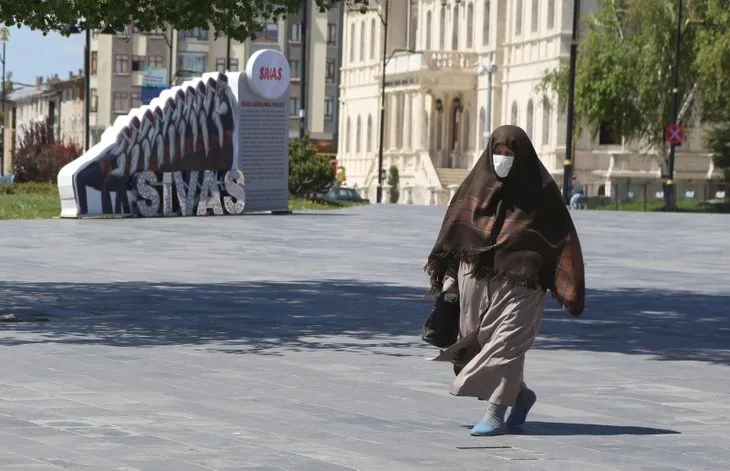 65 yaş üstü vatandaşlar 50 gün sonra sokakta! İşte o görüntüler