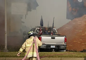 ABD'de kilisede silahlı dehşet! Önce saldırdı sonra ateşe verdi: Ölü ve yaralılar var | Trump'tan açıklama