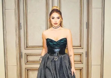 Hadise'nin dudak uçuklatan kombini!