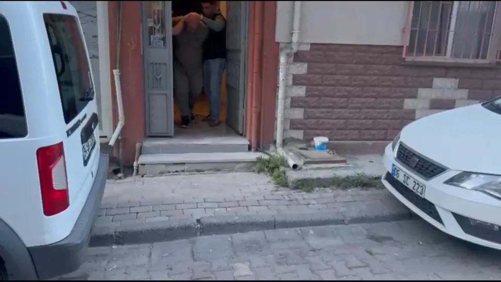Yediemin otoparklarında 1,5 milyarlık vurgun iddiası: Yapay zekâyla sahte bilirkişi raporları hazırlayıp araçları ucuza almışlar - 5