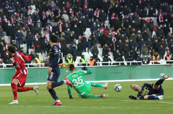 sivasta-puanlar-paylasildi-sivasspor-1-1-fenerbahce-mac-sonucu-ozet-1642866303046.jpg Sivas'ta puanlar paylaşıldı! Sivasspor 1-1 Fenerbahçe (MAÇ SONUCU-ÖZET) - 3