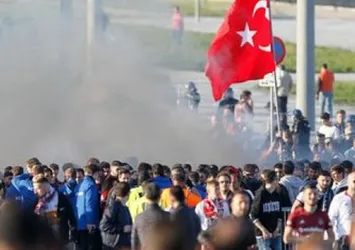 Fransa'da şok! Polis, Türklere saldırdı!