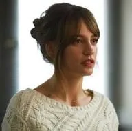 Serenay Sarıkaya hangi kitapları okuyor hangi dizileri izliyor?
