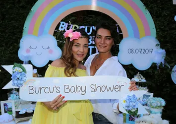 Burcu Kara bebeğinin ismini açıkladı
