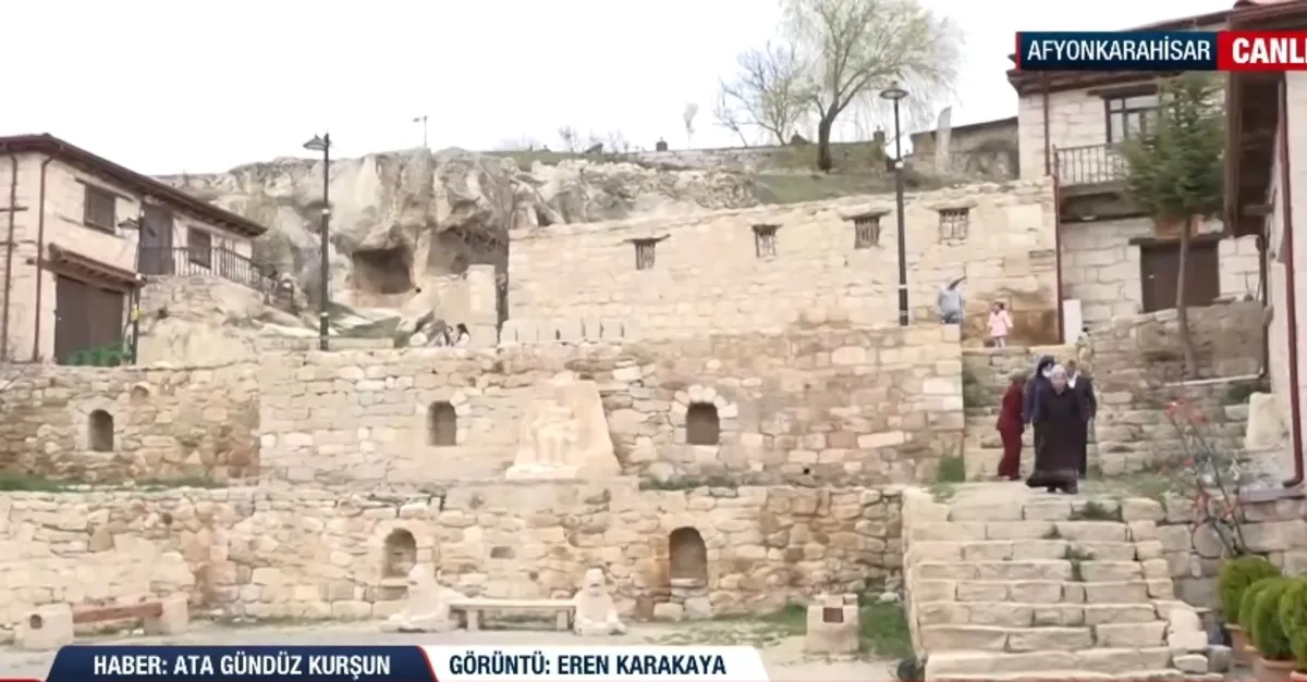 Tarihi Frig Vadisi'nde bayram hareketliliği