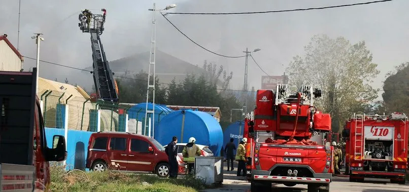 Tuzla'da fabrikada yangın! Çevredeki ilkokul ve ortaokul boşaltıldı