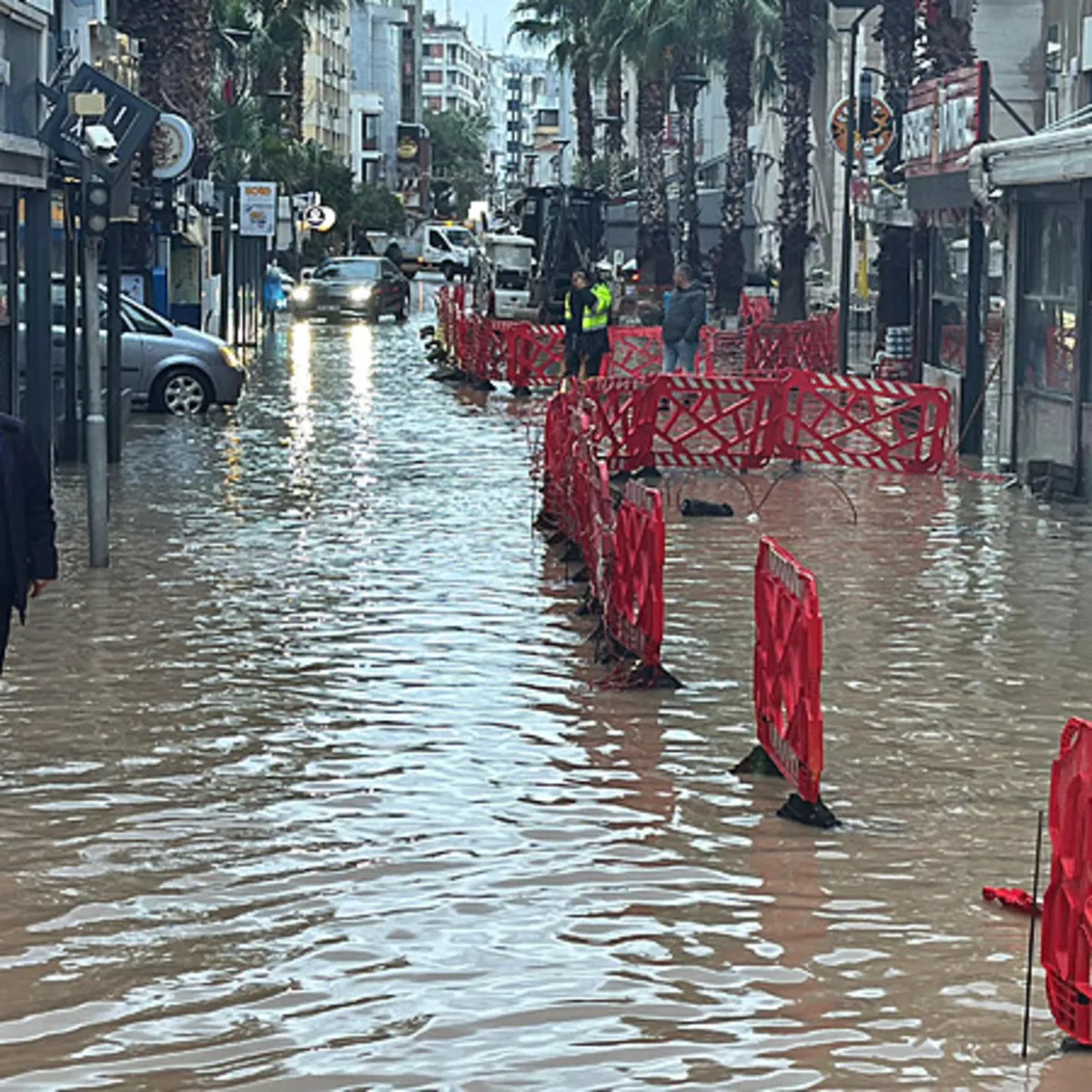 Beceriksizlik İzmir'i sular altında bıraktı! A Haber vatandaşın isyanını ekranlara taşıdı