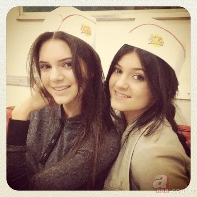 Kardashian-Jenner ailesinin bu hallerini hiç görmediniz! Çocukluk fotoğrafları olay oldu 12