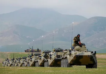 Tacikistan'daki Rus askeri üssünde tatbikat