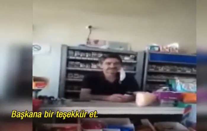 İzmir Büyükşehir Belediye Başkanı CHP’li Tunç Soyer yardım kampanyasını şova dönüştürdü! Tepki yağıyor: Tam bir rezillik