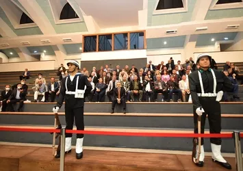 Demokrasinin uç beyleri Demokrasi Adası’nda