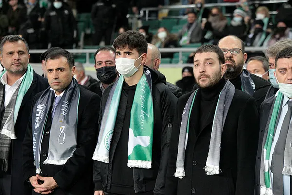 ahmet-calik-konyaspor-adana-demirspor-macinda-anildi-duygu-dolu-anlar-1642526678573.jpg Ahmet Çalık, Konyaspor - Adana Demirspor maçında anıldı! Duygu dolu anlar - 1