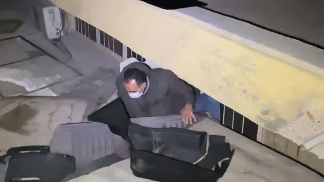 Konya'da kısıtlamayı ihlal edip eğlence merkezine gidenler polisi görünce nereye saklanacaklarını şaşırdılar - 1