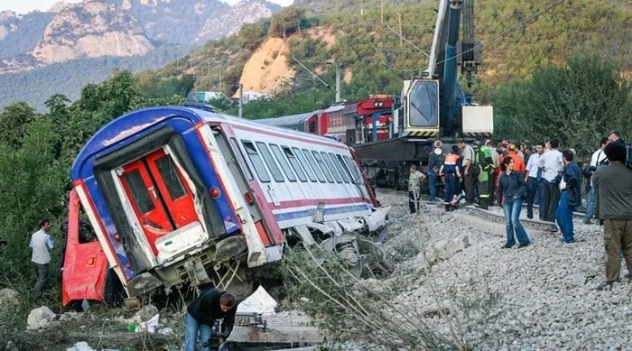 corludaki-tren-kazasina-iliskin-davada-karar-9-saniga-8-yil-4-ay-ile-17-yil-6-ay-arasinda-hapis-cezasi-1714035190930.jpg Çorlu'daki tren kazasına ilişkin davada karar! 9 sanığa 8 yıl 4 ay ile 17 yıl 6 ay arasında hapis cezası... - 3