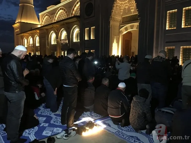 Büyük Çamlıca Camii'nde tarihi kalabalık!