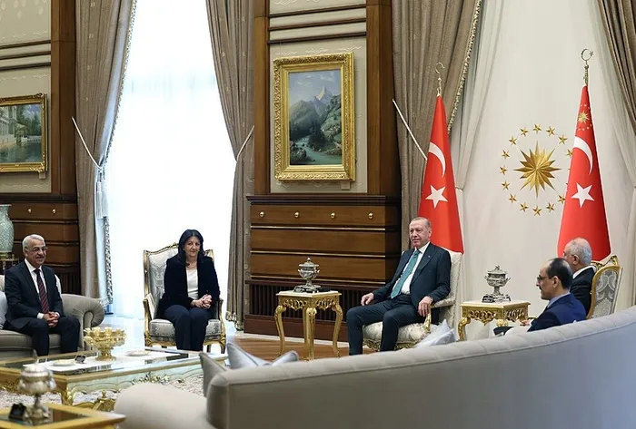 dem-parti-imrali-heyetinden-baskan-erdogan-ziyareti-sonrasi-yazili-aciklama-1770877300788.jpeg DEM Parti İmralı heyetinden Başkan Erdoğan ziyareti sonrası yazılı açıklama - 1