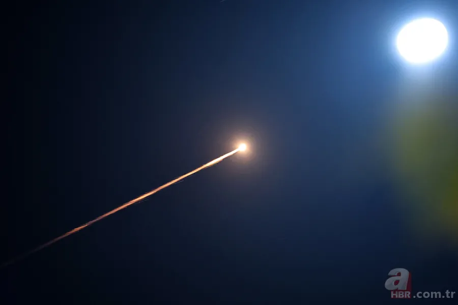 ABD ve İsrail saldırdı, İran misilleme yaptı: Tel Aviv'deki yıkım böyle kaydedildi 23