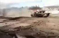 Ukrayna’da savaş artık sokaklarda! Rusya’ya ait tank askeri aracı vurdu