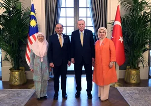 Başkan Erdoğan, Malezya Başbakanı Enver'i kabul etti