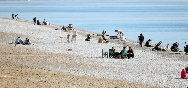 Türkiye kışı Antalya yazı yaşıyor: Deniz suyu sıcaklığı 21 derece