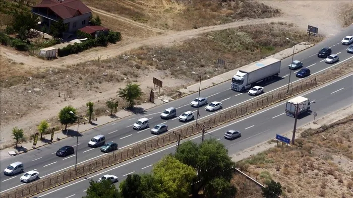 emniyet-duyurdu-ankarada-yarin-13-ekim-2022-o-yollar-trafige-kapatilacak-1665603067203.jpg