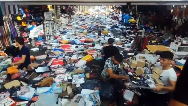 Şiddetli yağış sonrası Üsküdar’da cadde çöktü