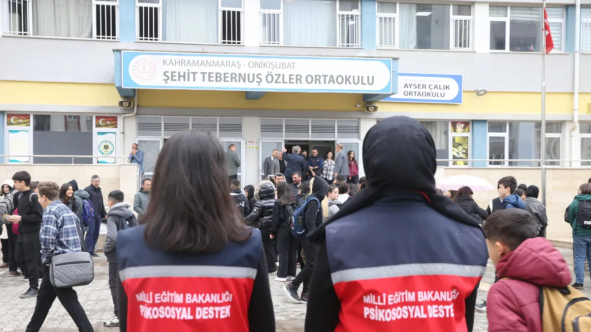 Okul girişlerinde yeni dönem! Giriş-çıkış saatlerine ekstra tedbir