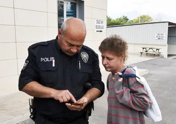 Eşinin öldüğünü polis gelince fark etti