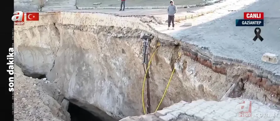 Mahallenin tam ortasında DEV ÇUKUR ve iki MAĞARA oluştu! İşte DEPREMİN dehşete düşüren ETKİSİ 12